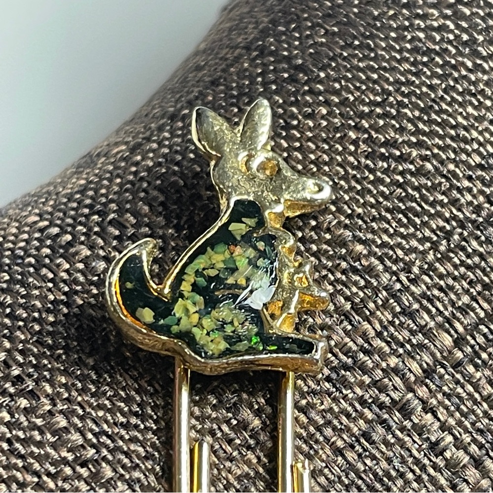 Kangaroo Paperclip